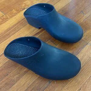 Calzuro Black Clogs